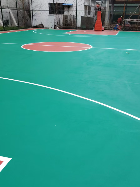下城 球场长期使用易出现地面开裂